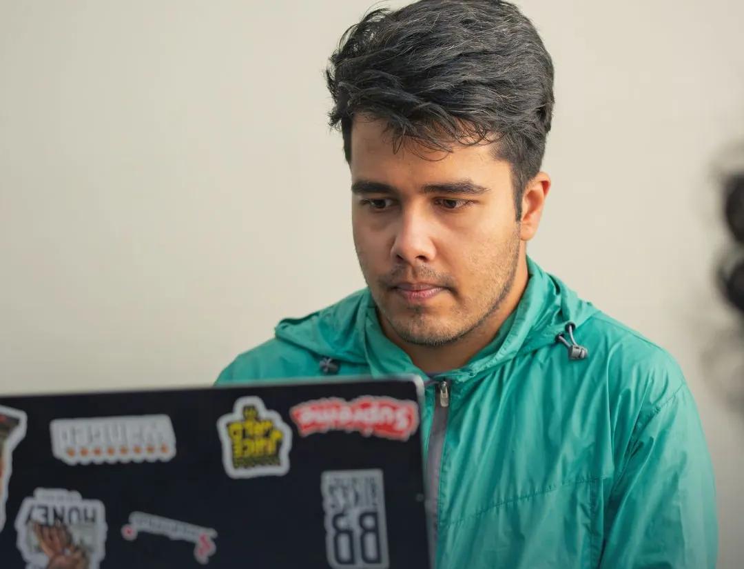 A student cutting footage on his laptop